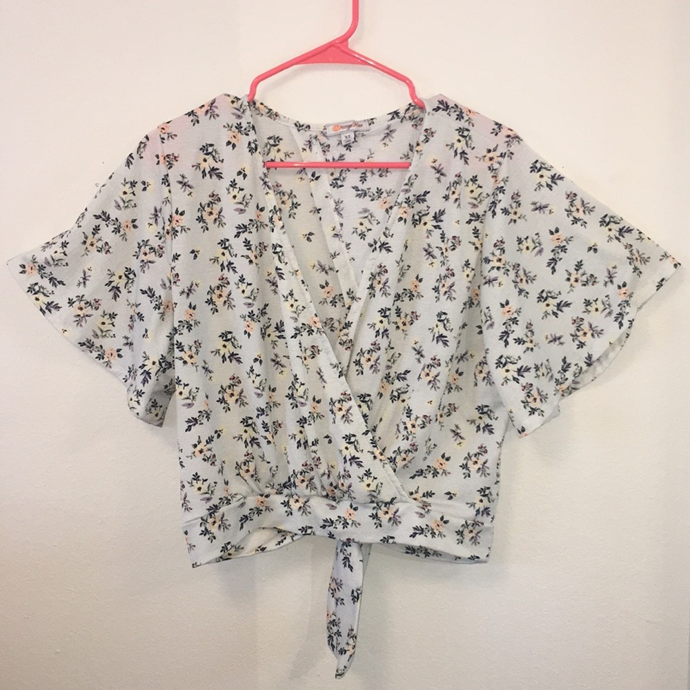 Floral crop top. Light baby blue/white.